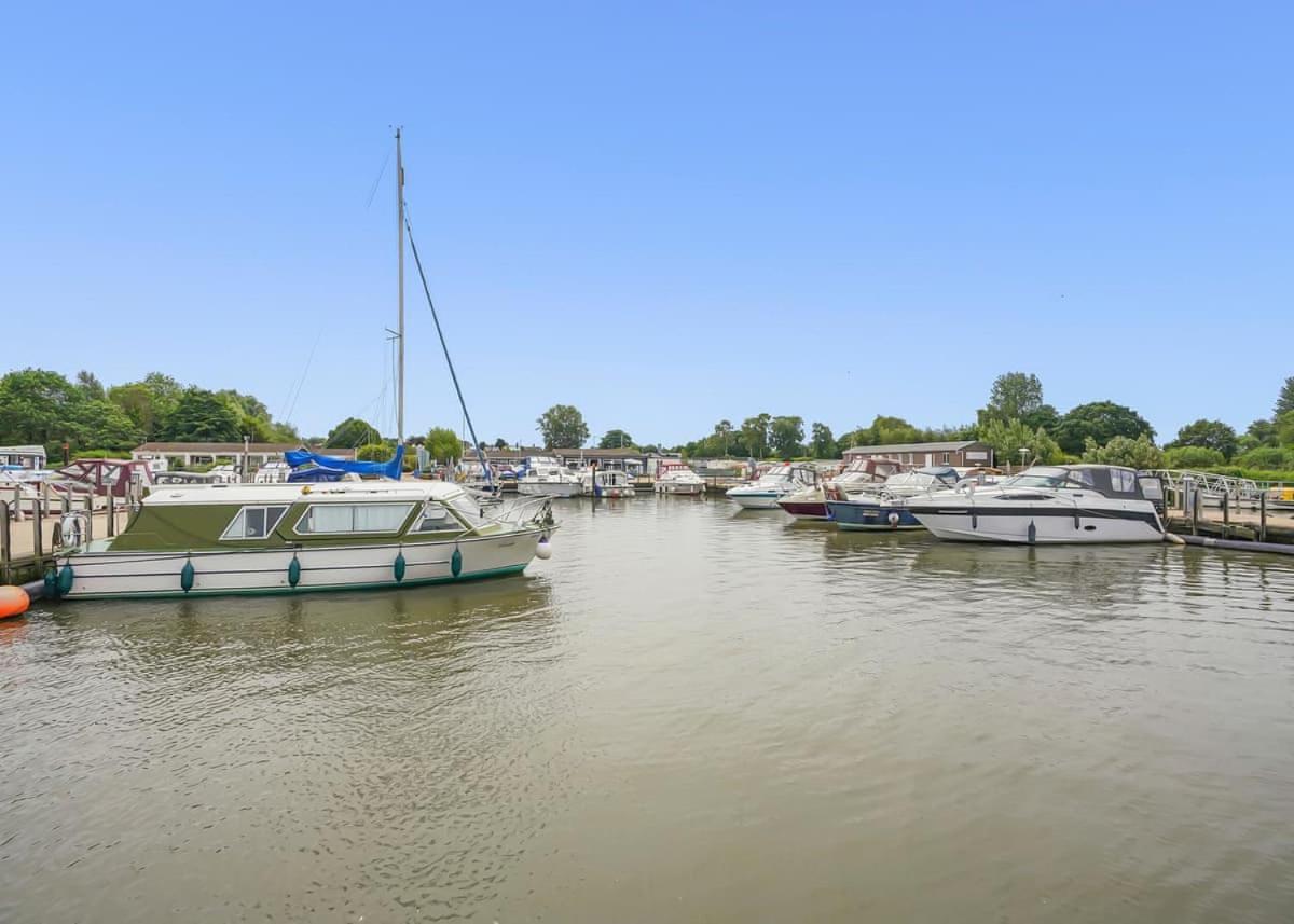 ホテル Broadlands Park And Marina Pakefield エクステリア 写真