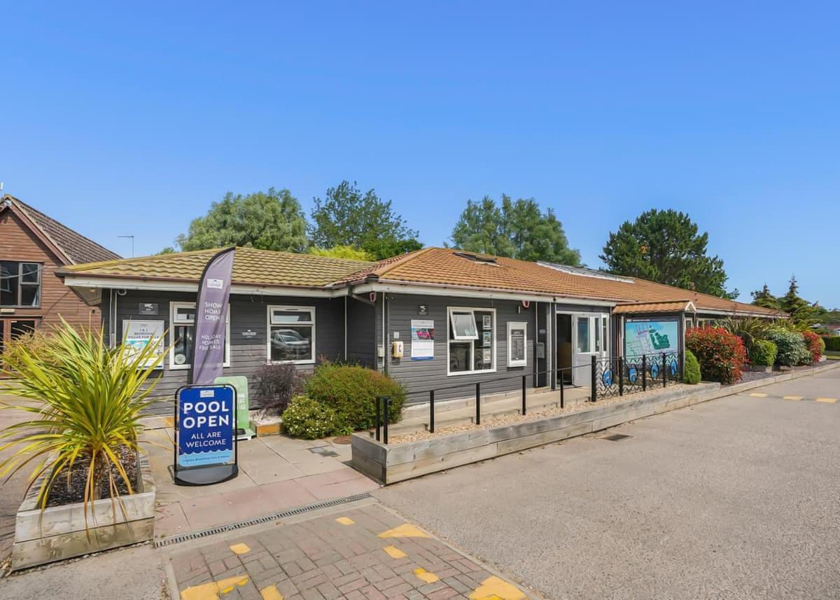 ホテル Broadlands Park And Marina Pakefield エクステリア 写真